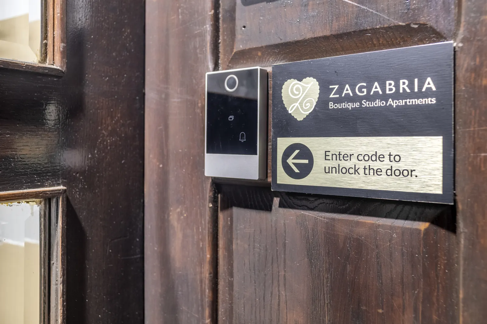 Digitalna brava na ulazu: ulazak kodom, 24 sata